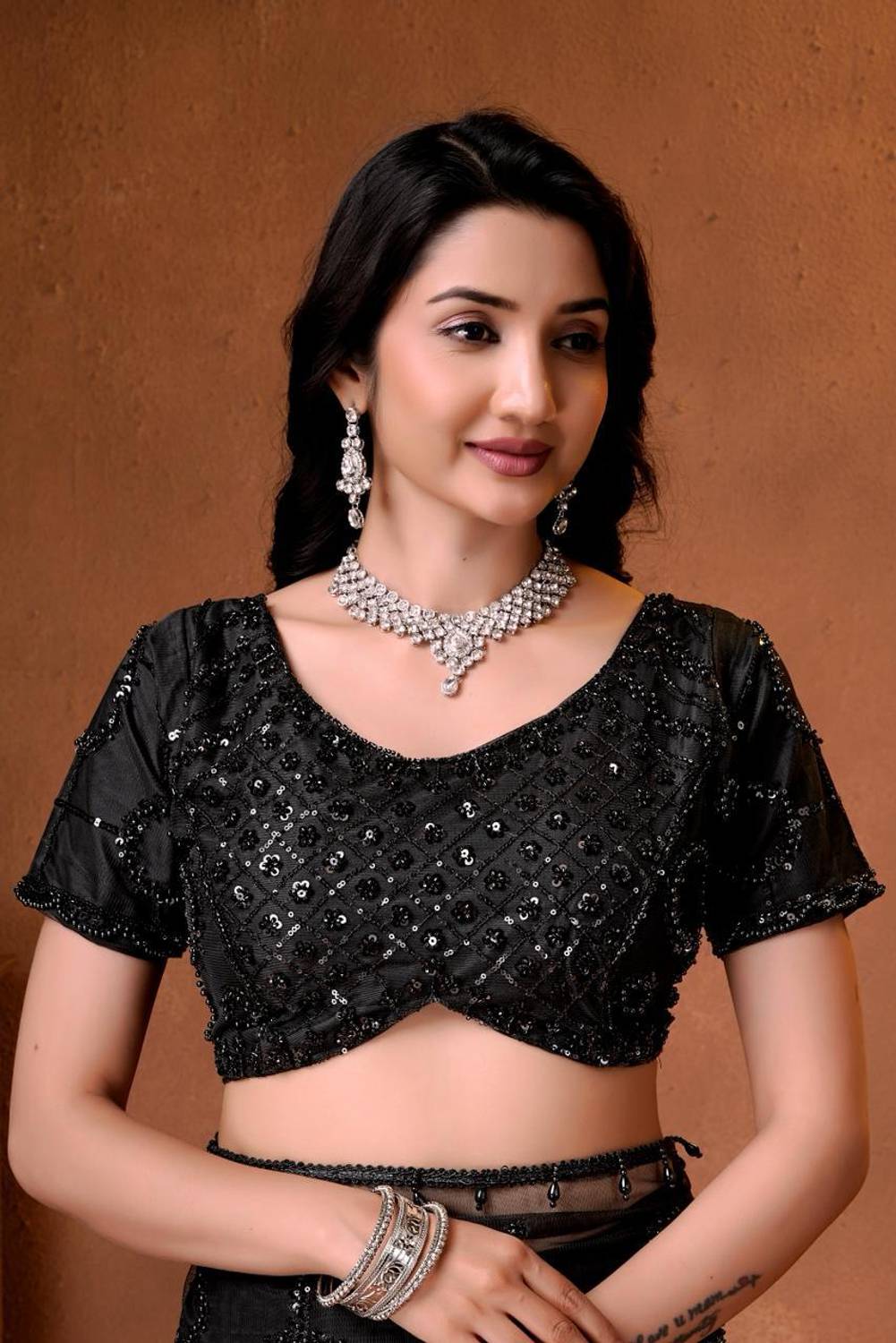 SBSTORE Embroidered Bollywood Net Saree Black - Image 4