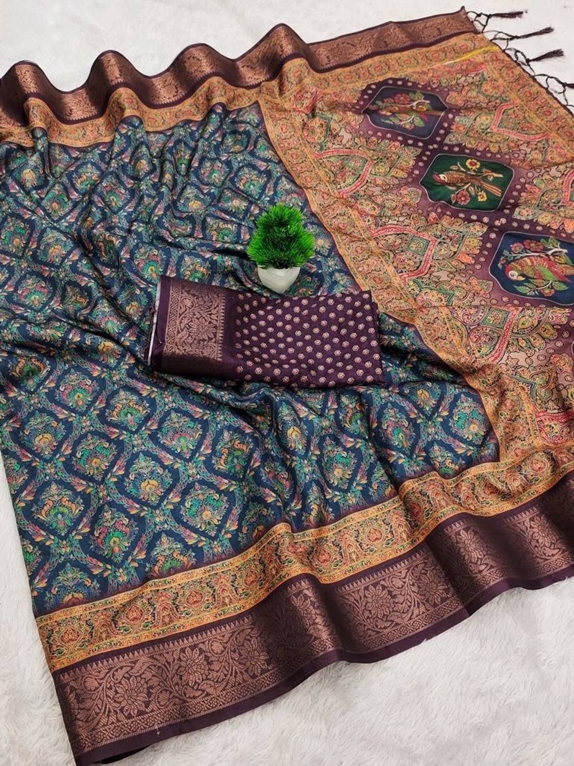 AVANTIKA FASHION Woven, Embellished, Digital Print Kanjivaram Pure Silk, Art Silk Saree