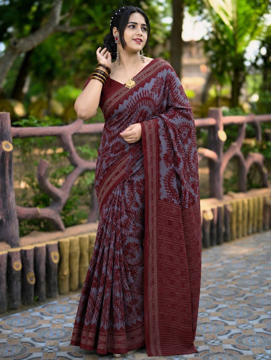 AARUSHRI Floral Print, Geometric Print, Printed, Woven Sambalpuri Cotton Blend Saree