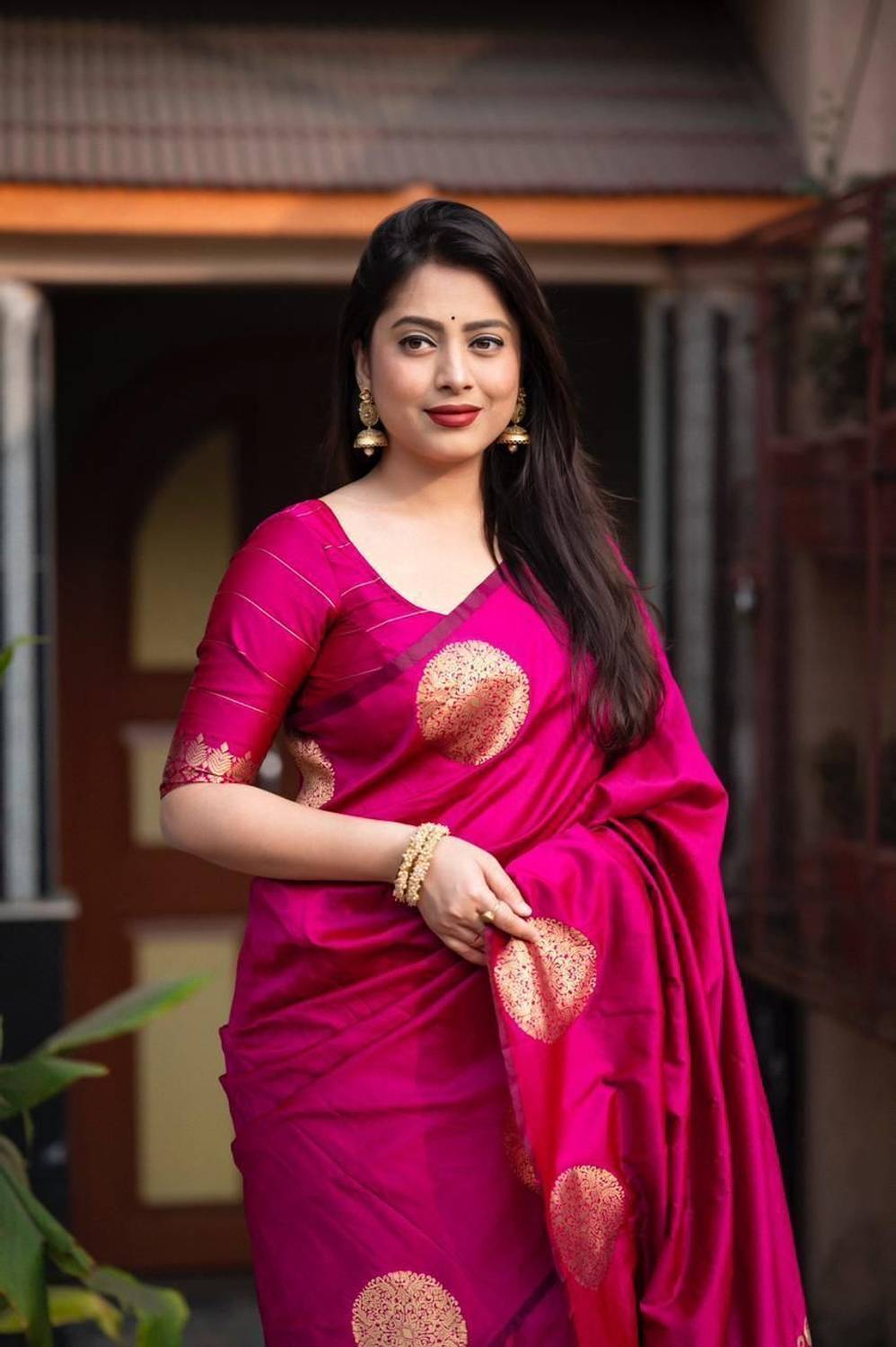 Anmi Woven Banarasi Jacquard, Art Silk Saree