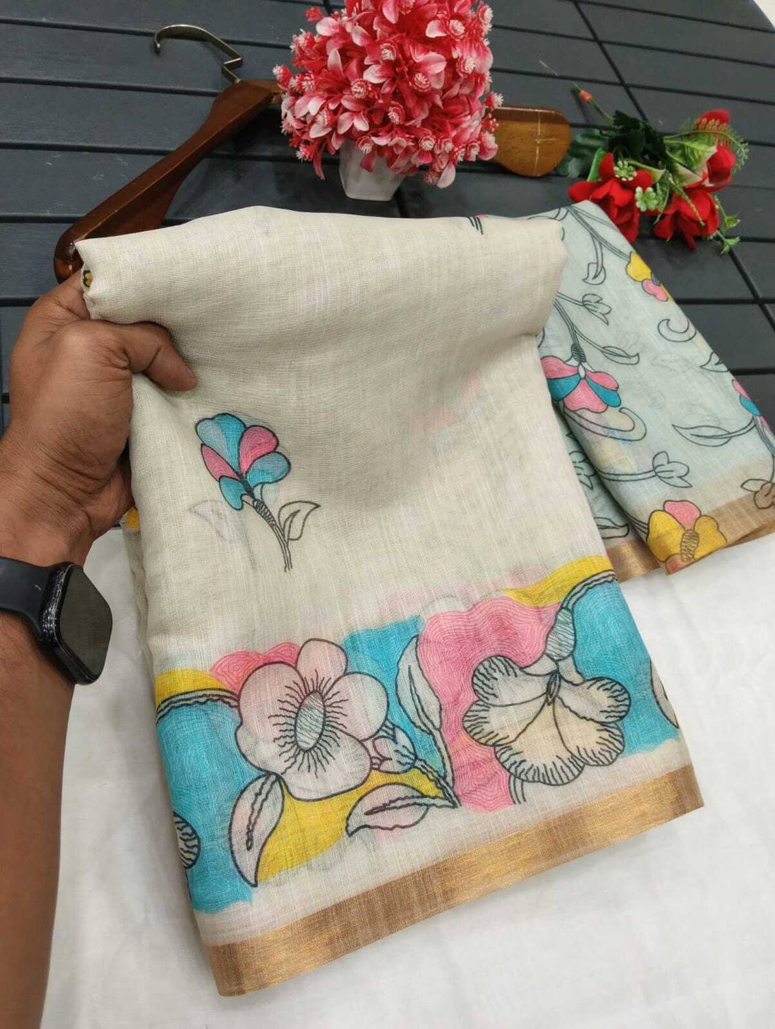 AARAANA Floral Print, Striped, Animal Print Kanjivaram Linen, Cotton Linen Saree