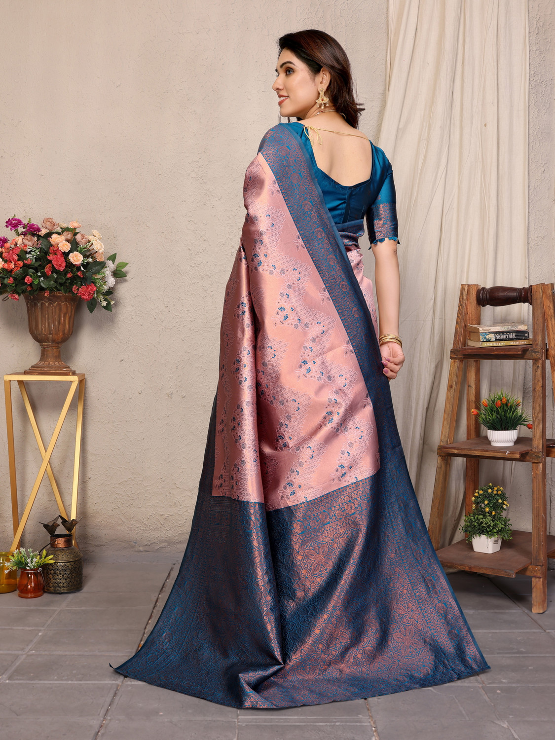Image of fabguru Woven Kanjivaram Art Silk, Jacquard Saree