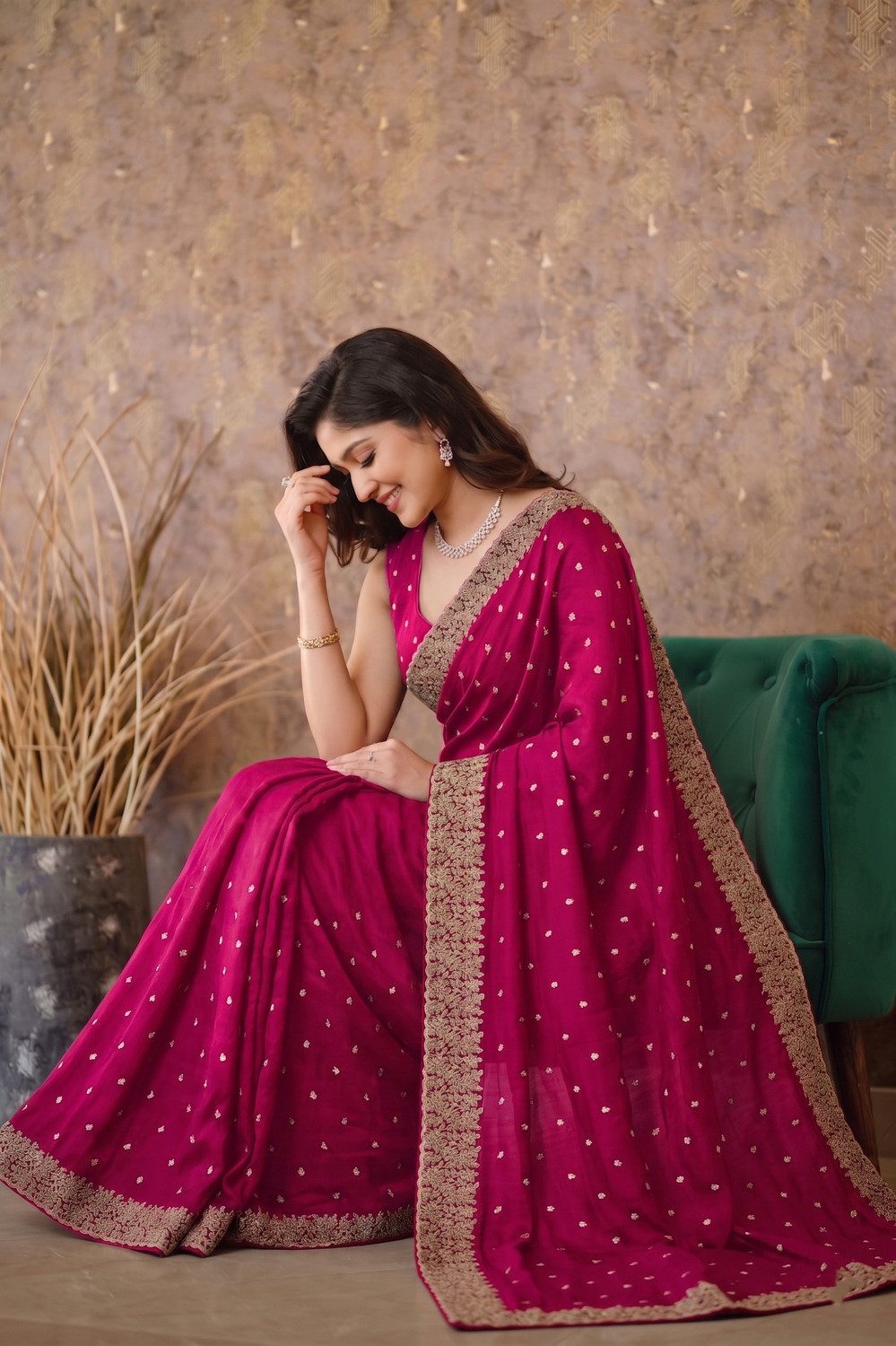 Image of AnjaniTextiles Embellished Handloom Chiffon Saree