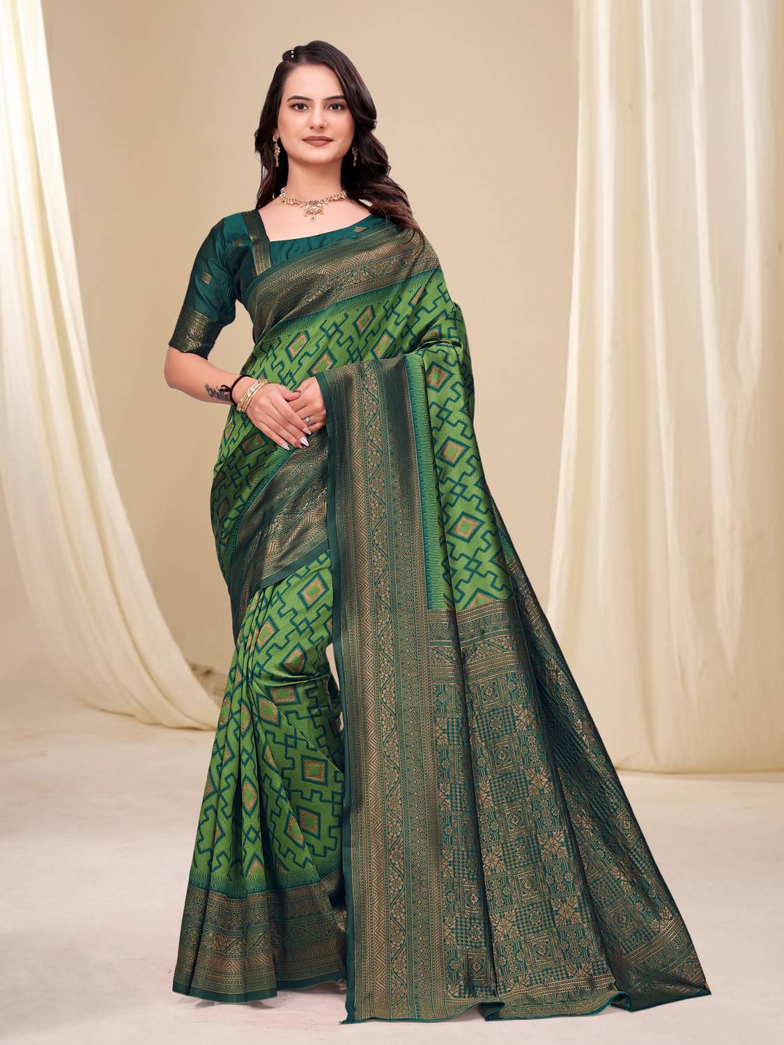 Kaugalian store Woven Banarasi Silk Blend Saree