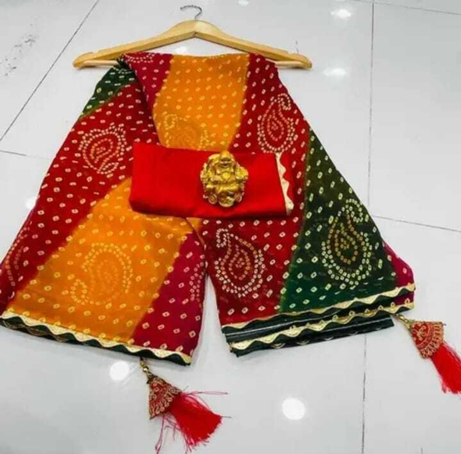Image of VARUN SILK Printed Bandhani Georgette Saree