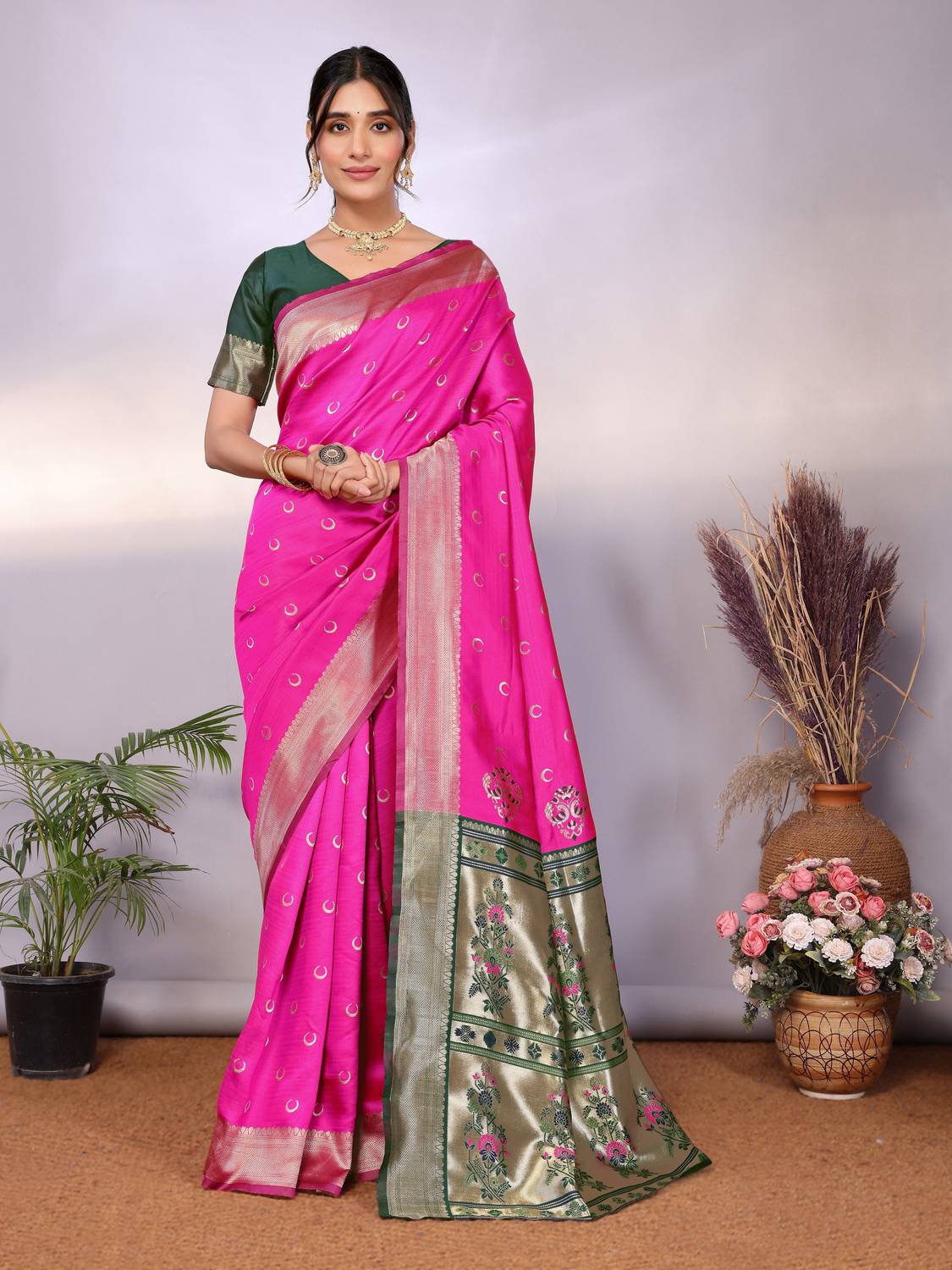 AVANTIKA FASHION Woven Kanjivaram Pure Silk, Art Silk Saree (Pink
