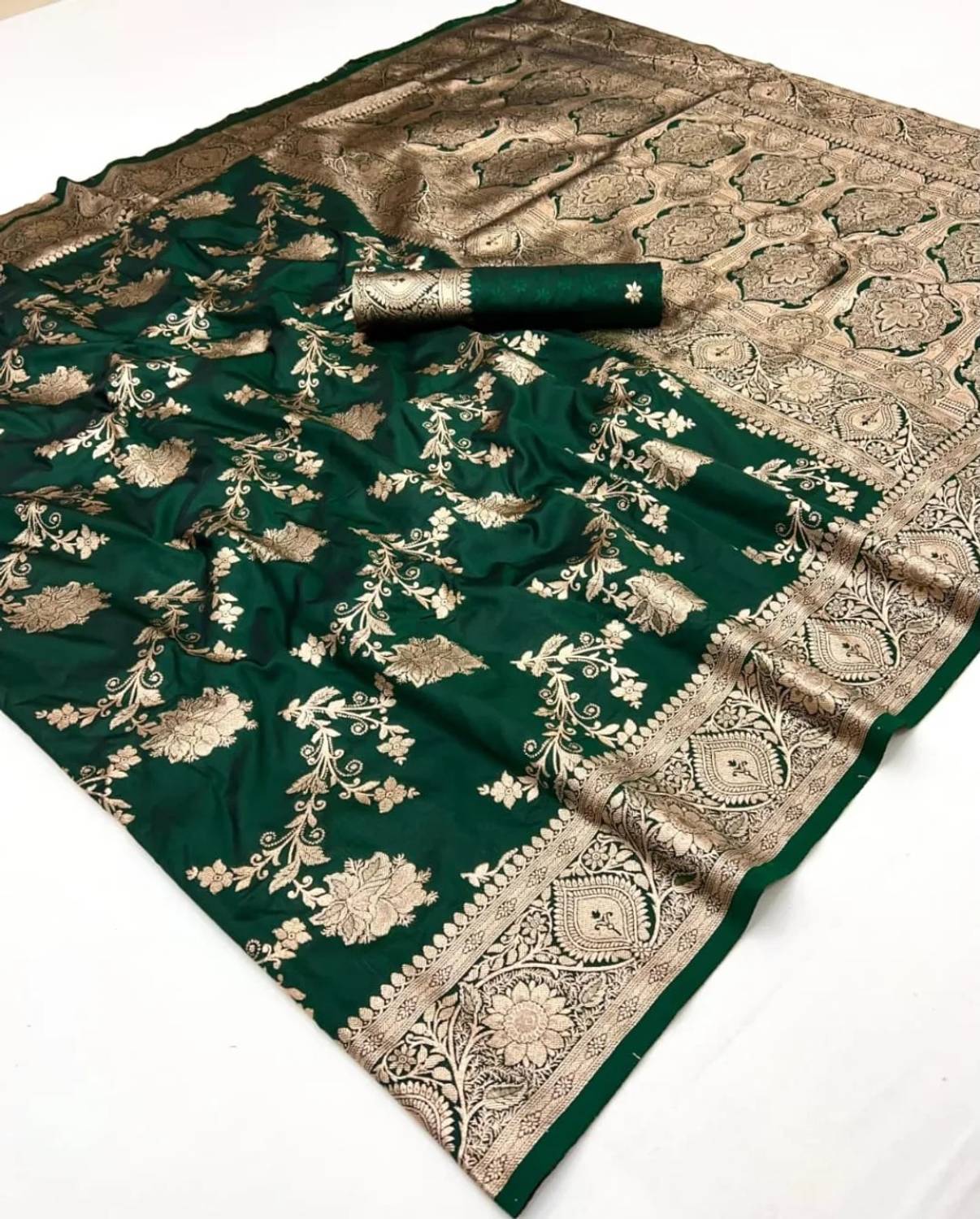 BOXWIN Woven Banarasi Jacquard Saree