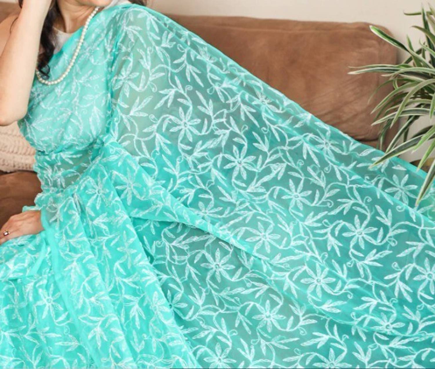 Afia Lucknowi Chikankari Embroidered, Floral Print Lucknow Chikankari Georgette Saree