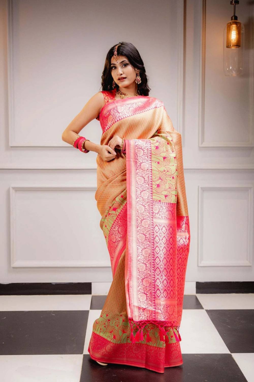 AVANTIKA FASHION Woven Kanjivaram Pure Silk, Art Silk Saree (Yell