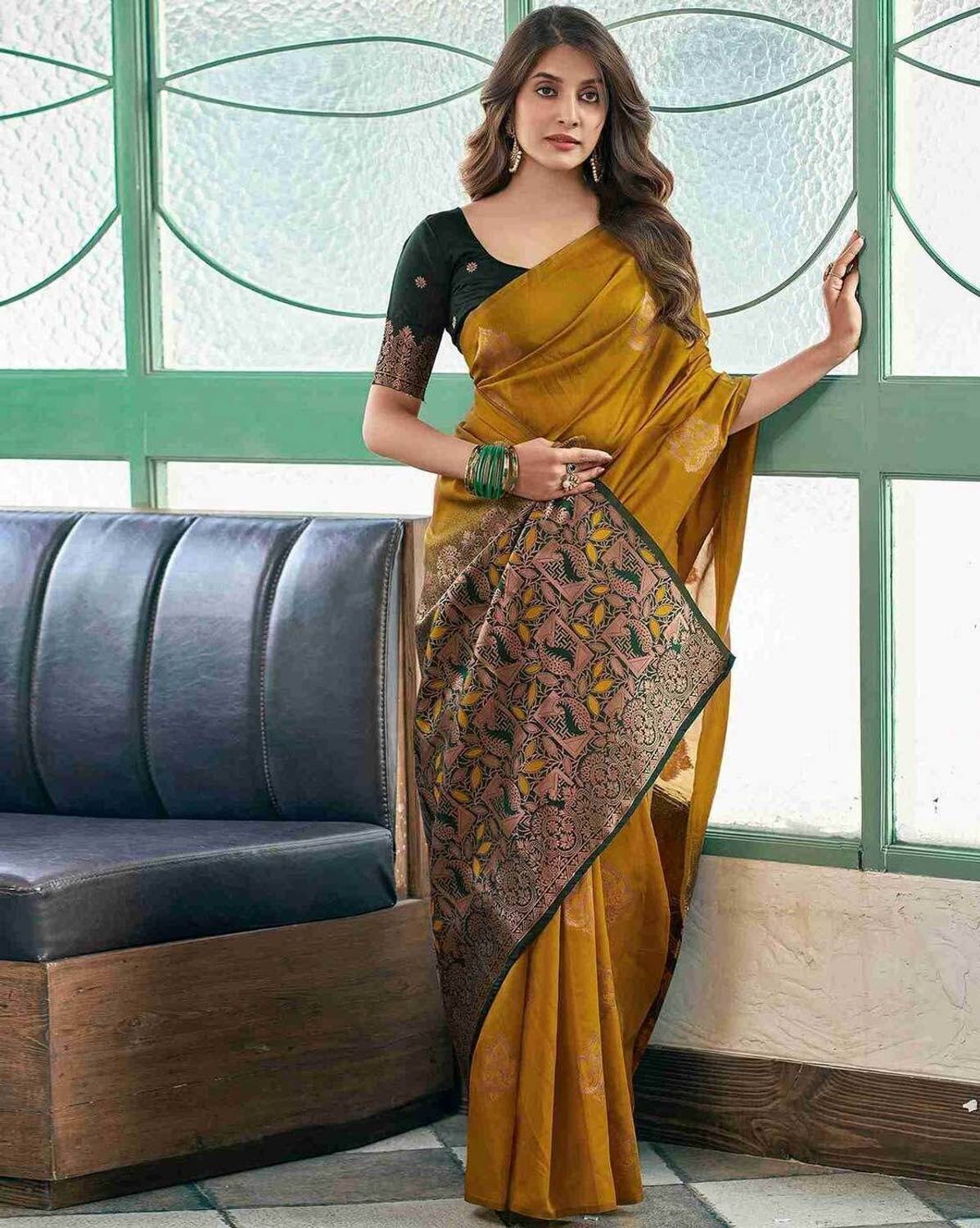 nosequeen Floral Print Banarasi Jacquard Saree (Gold)
