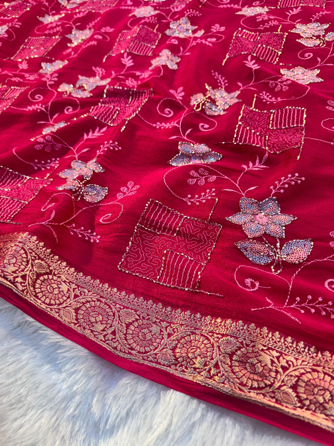 Image of Banaras silk palace Woven, Embellished, Embroidered Banarasi Chiffon Saree (Pink)