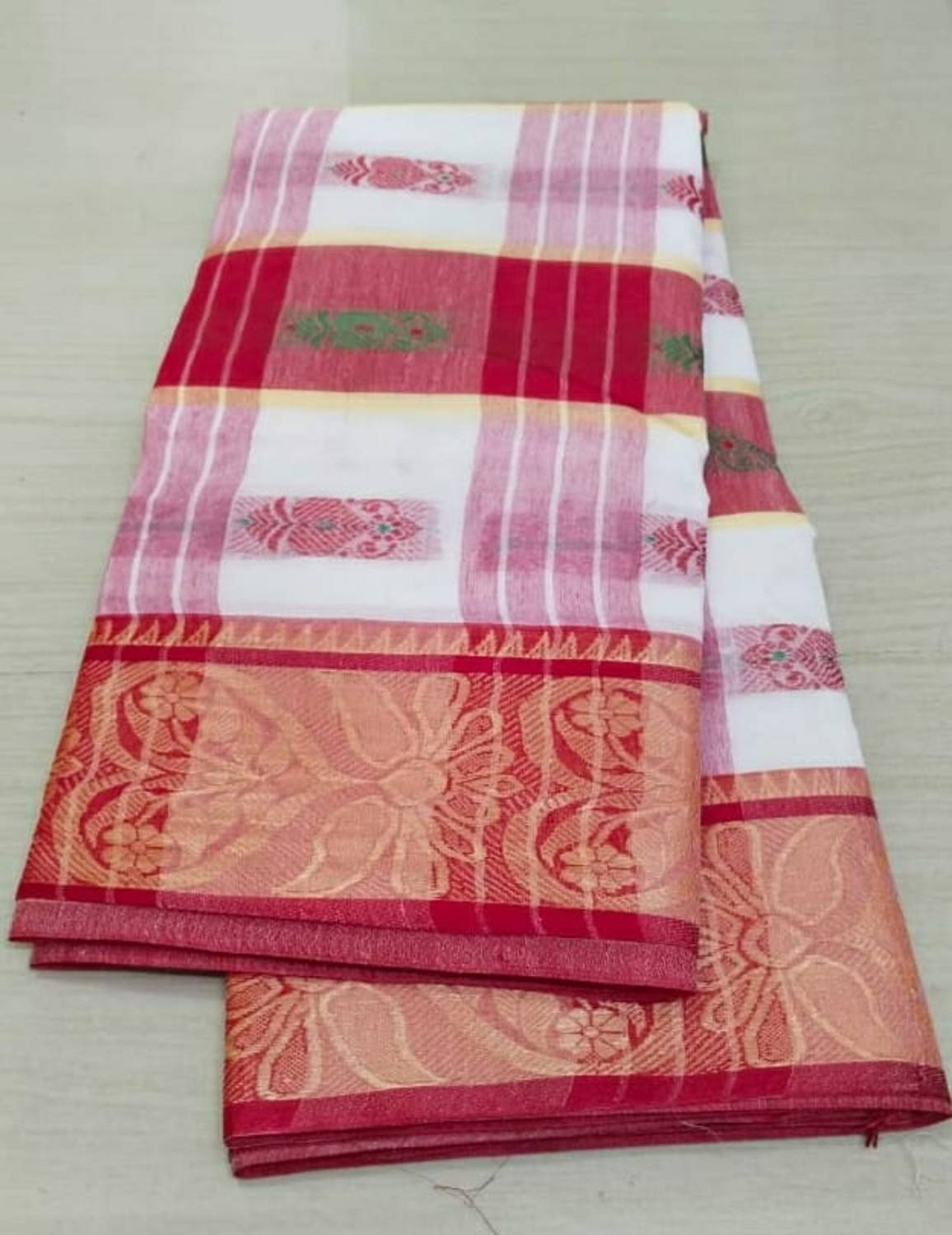 Shyamalisaree Checkered, Woven Tant Pure Cotton Saree