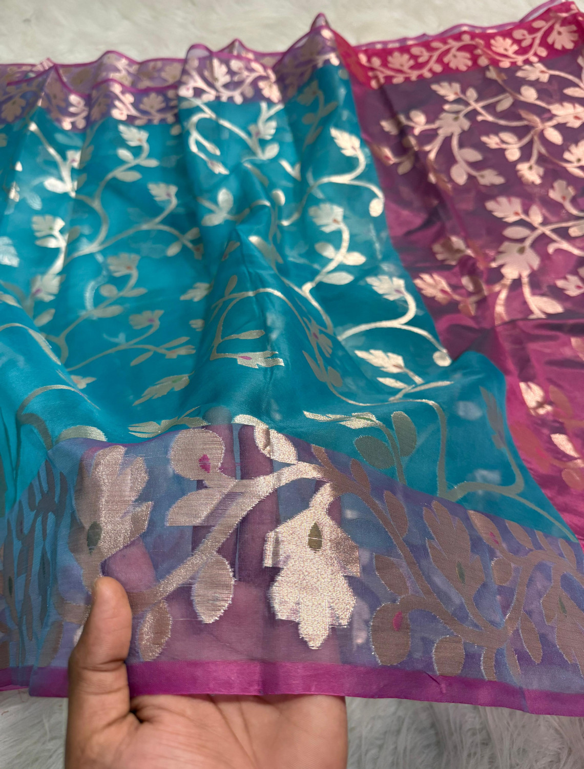Image of HEENA Woven Jamdani Muslin Saree