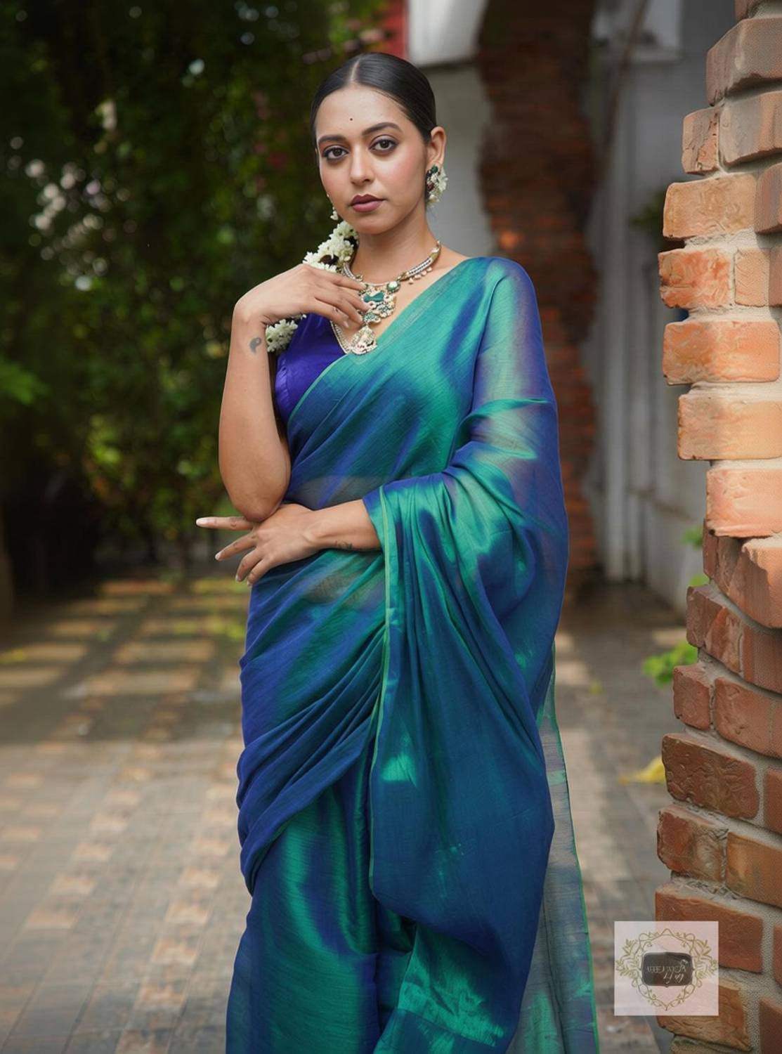 AGAMONI Woven Handloom Tissue Saree