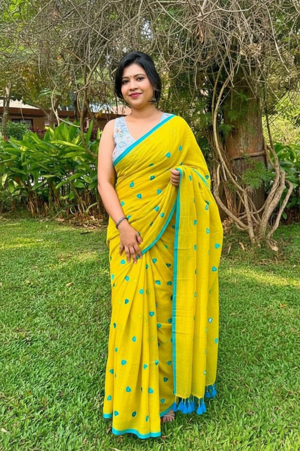 Image of HouseOfCommon Self Design, Woven Handloom Pure Cotton Saree