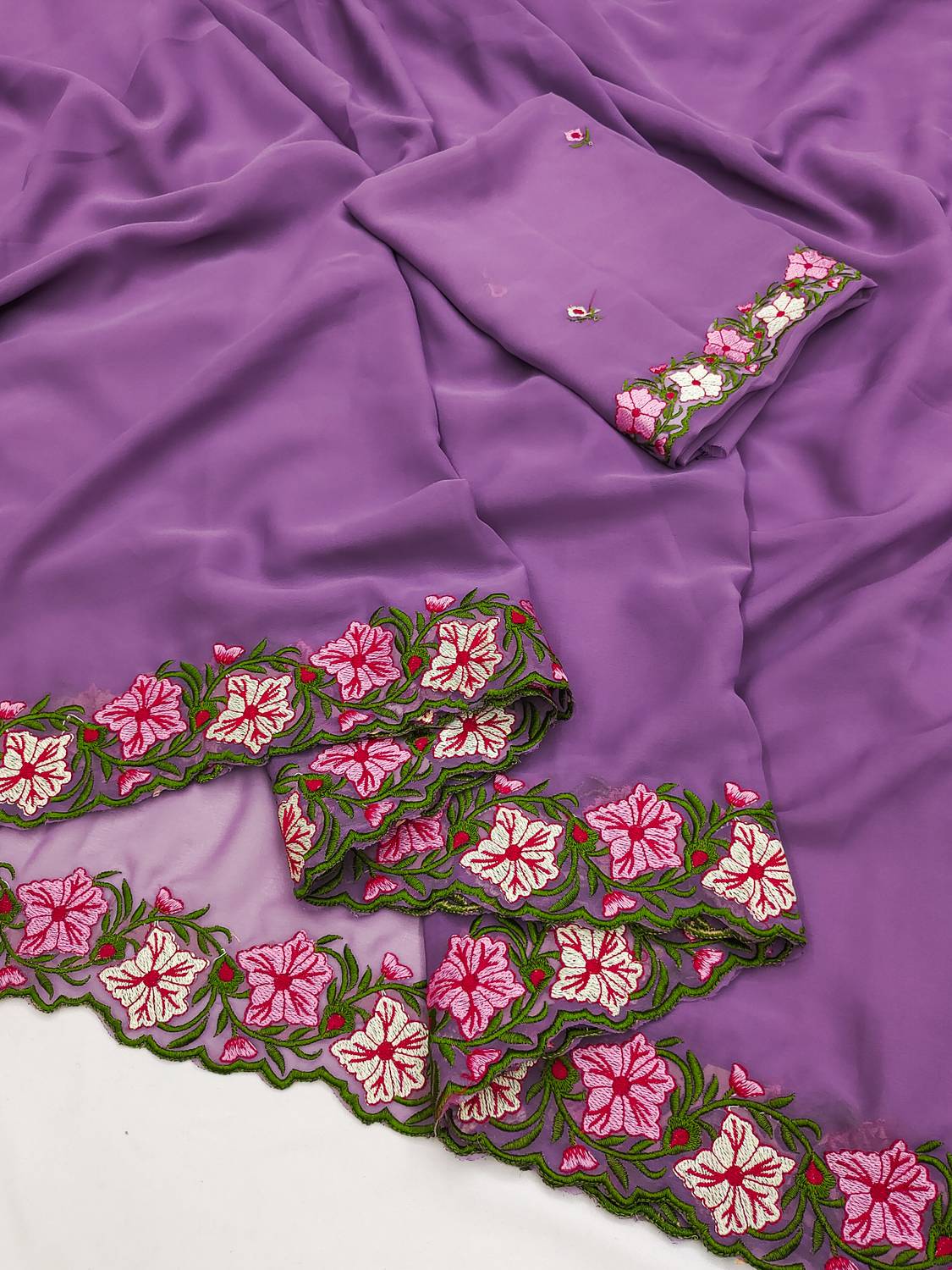 WELLBREAD Embroidered, Floral Print Daily Wear Georgette Saree