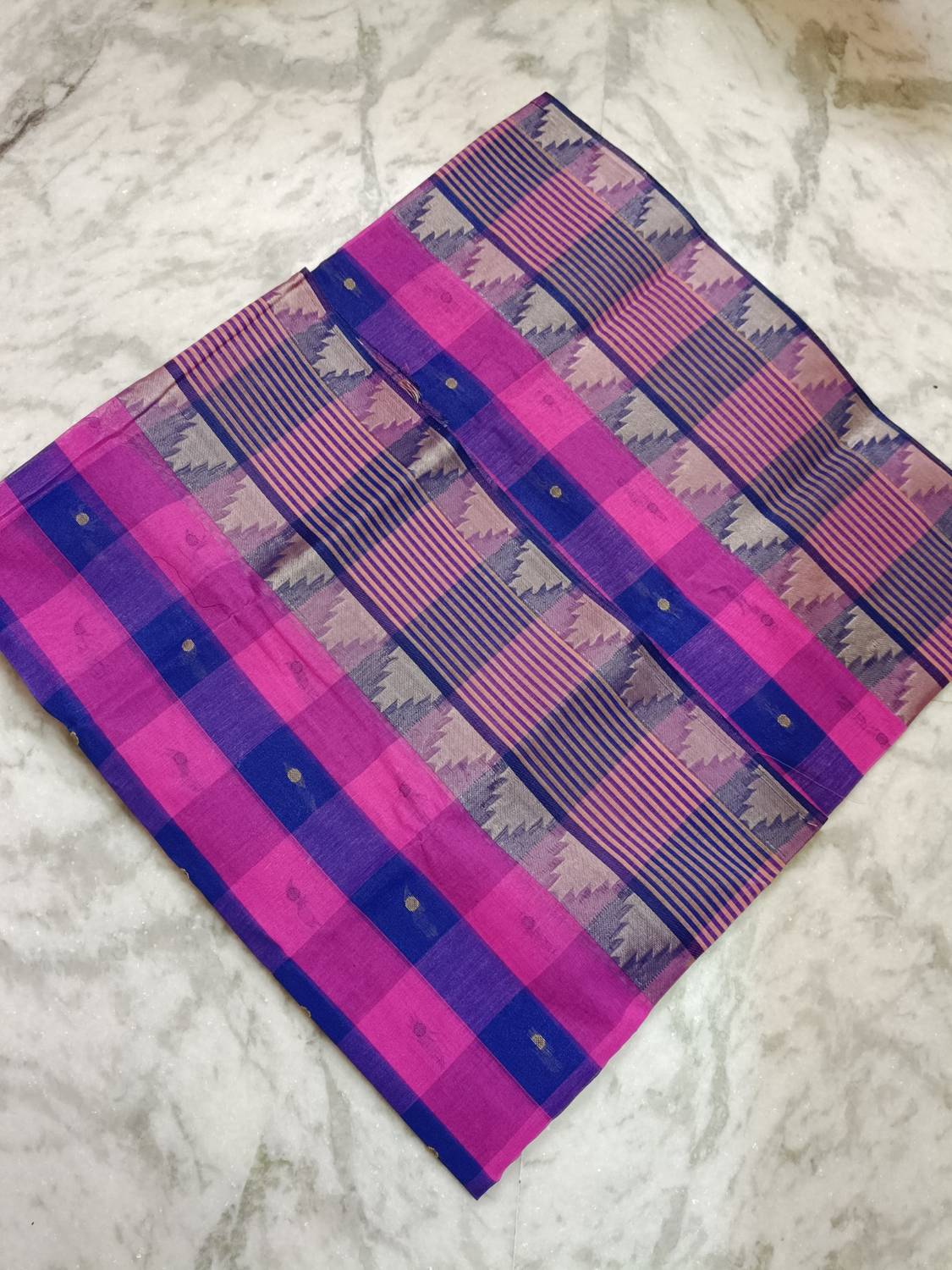 BD Taant Saree Self Design Tant Pure Cotton Saree
