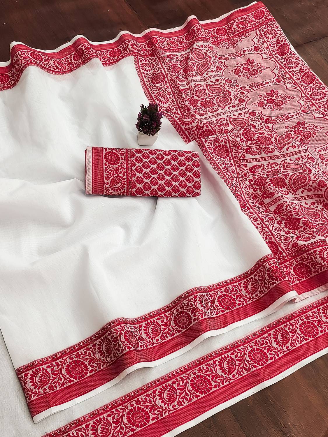 Ksaara Solid/Plain Gadwal Cotton Silk Saree (Multicolor)