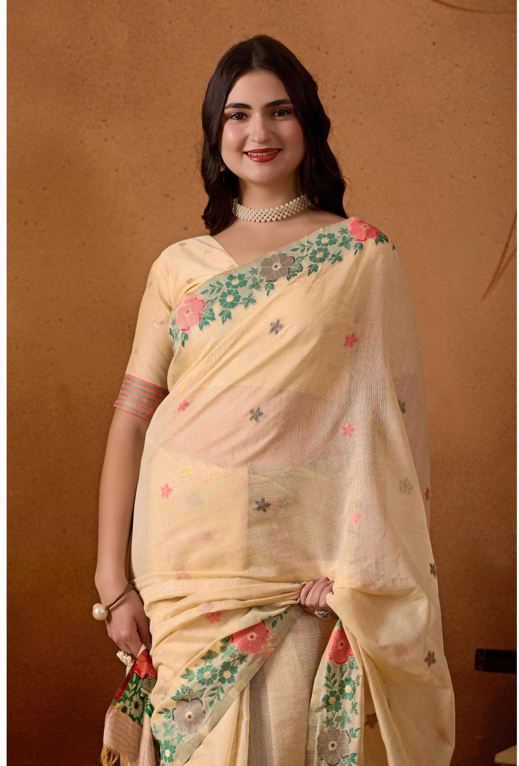 Image of Kathavastra Printed, Floral Print Chanderi Cotton Blend Saree (Cream)