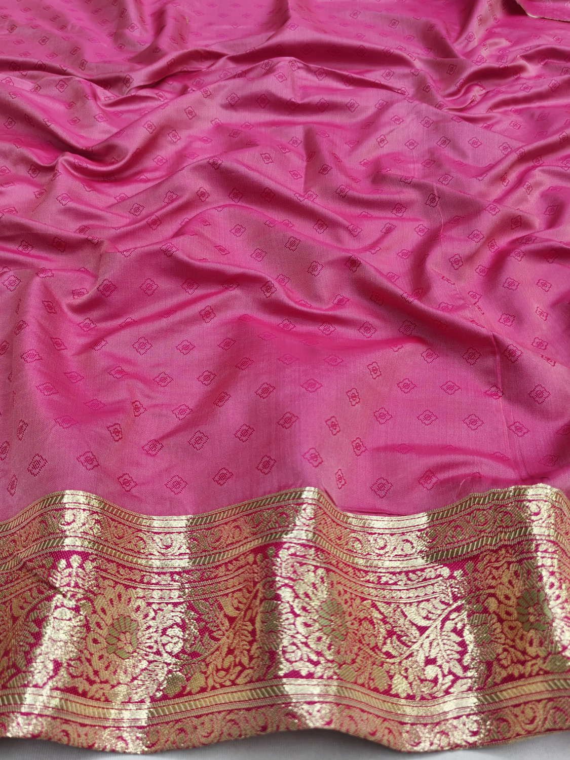 Image of Ratnavali Woven, Self Design Banarasi Silk Blend, Art Silk Saree