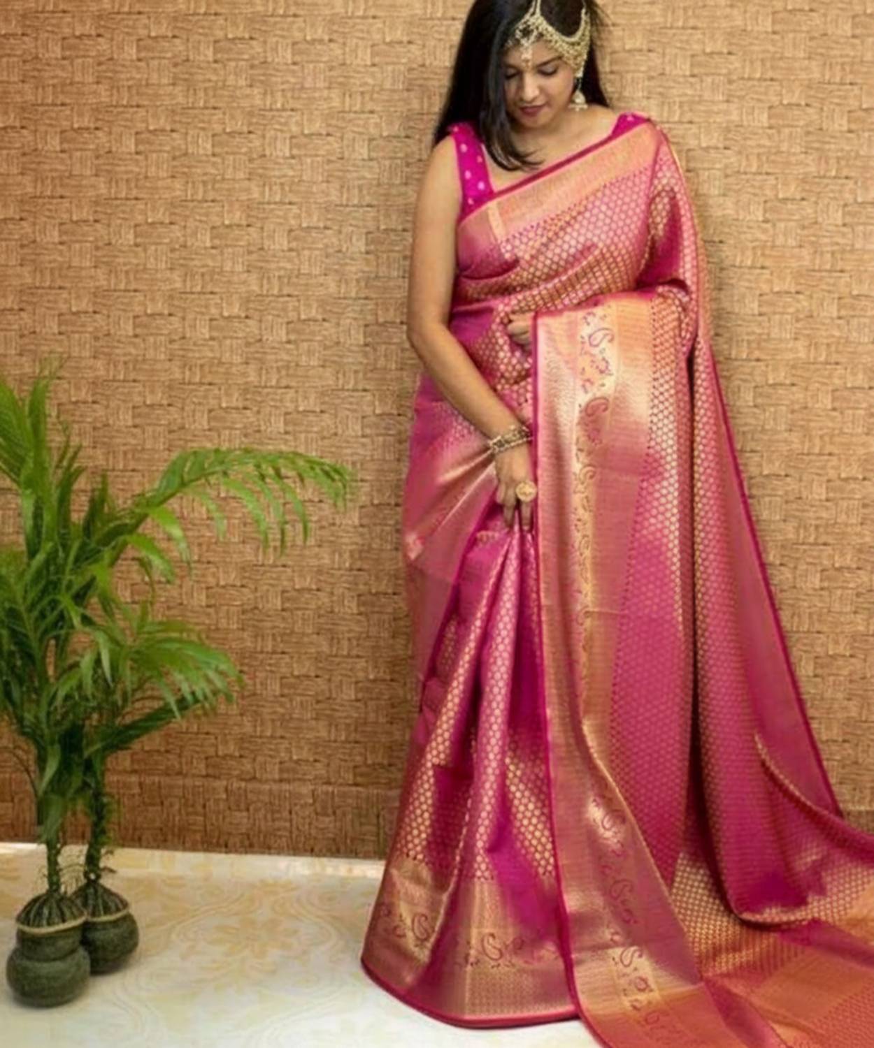 AVANTIKA FASHION Woven Kanjivaram Pure Silk, Art Silk Saree (Pink