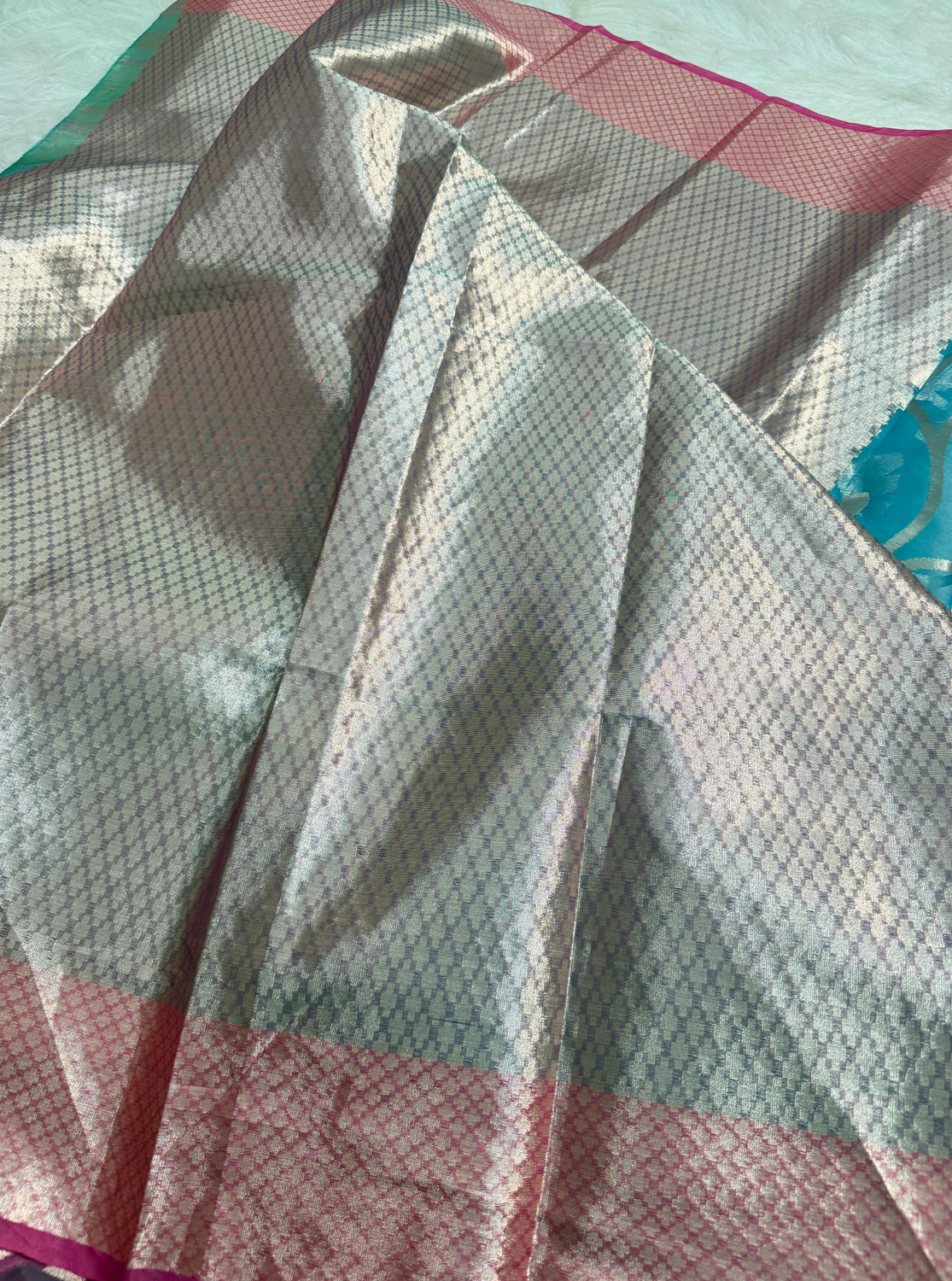 Image of HEENA Woven Jamdani Muslin Saree
