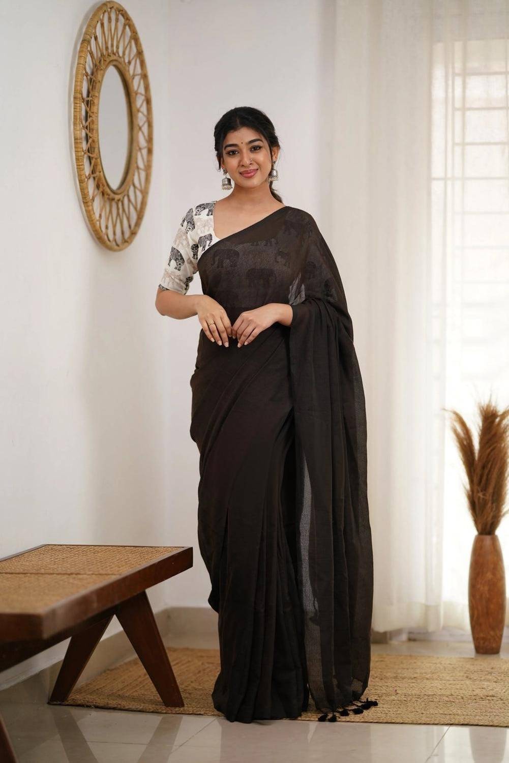 Bengali Vibes Solid/Plain Handloom Pure Cotton Saree