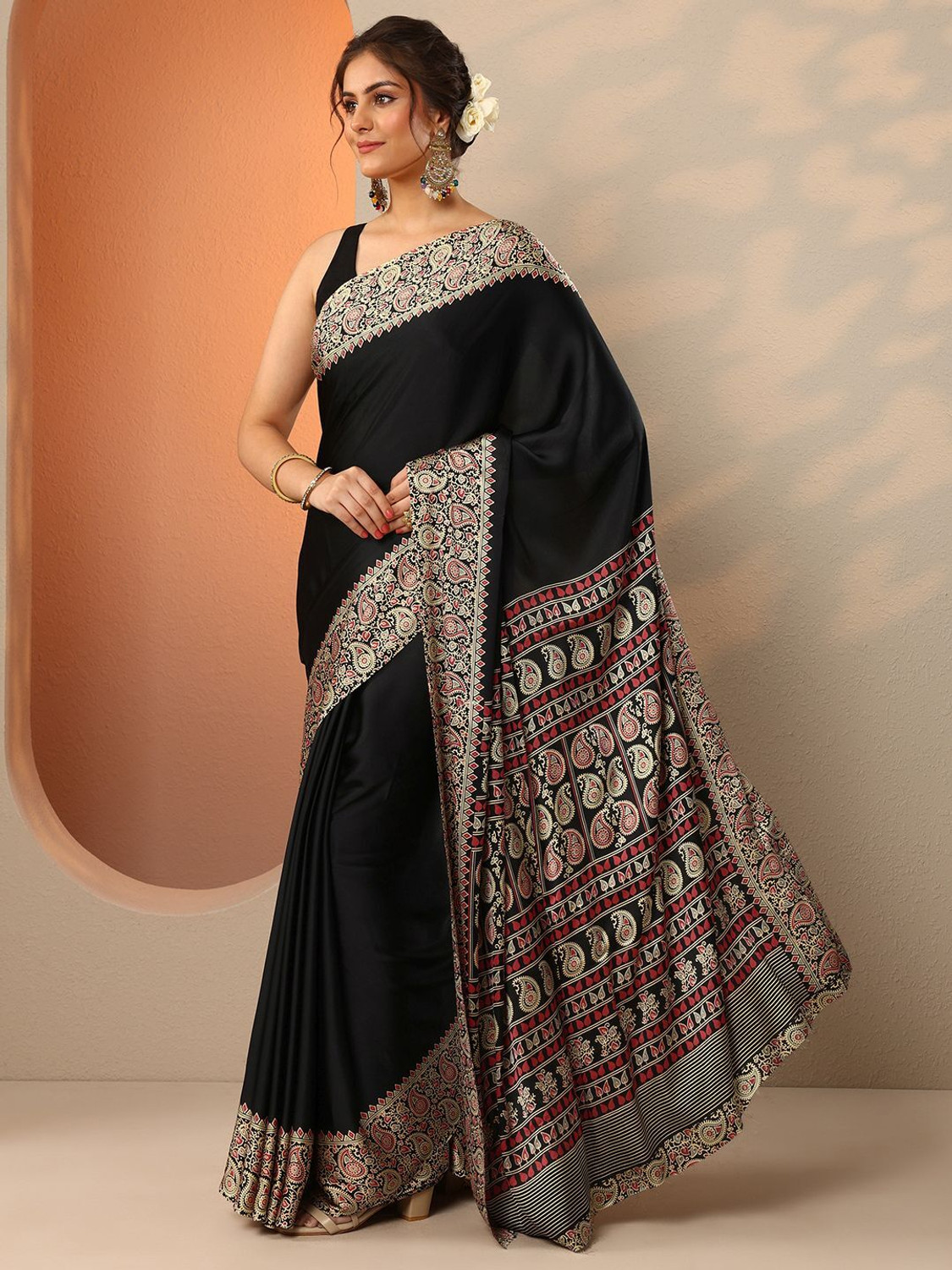 LIBAS Solid/Plain Daily Wear Satin Saree