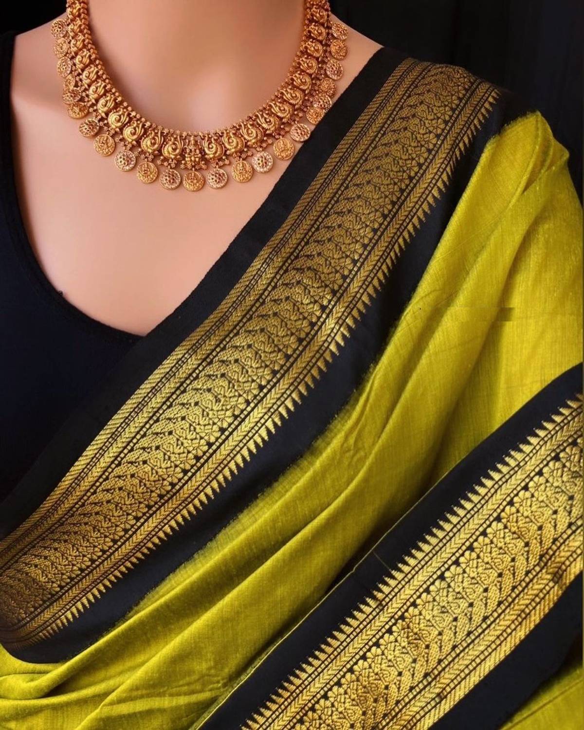 KanjiQueen Woven, Printed Kanjivaram Silk Blend, Pure Silk Saree