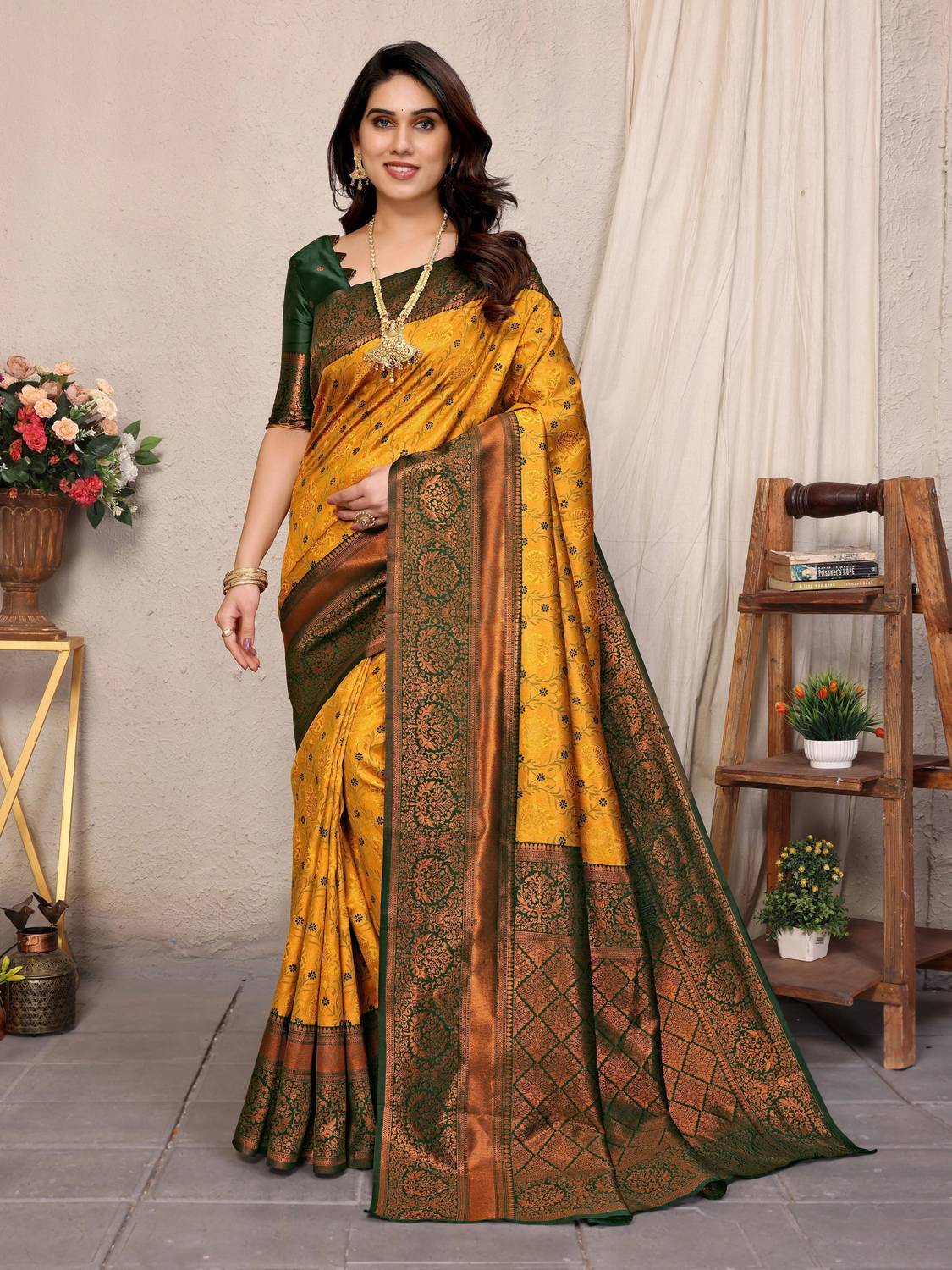 AVANTIKA FASHION Woven Kanjivaram Pure Silk, Art Silk Saree (Yell