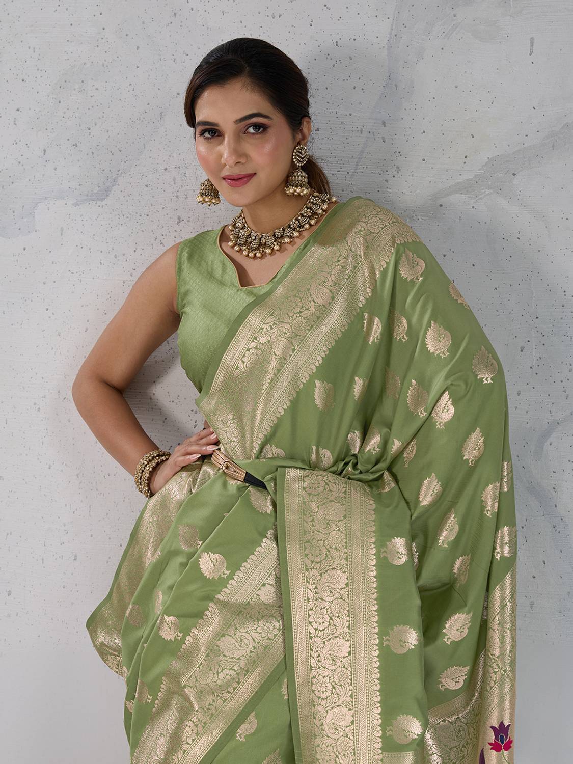 Pbs Prints Woven, Embellished Banarasi Art Silk Saree (Green)