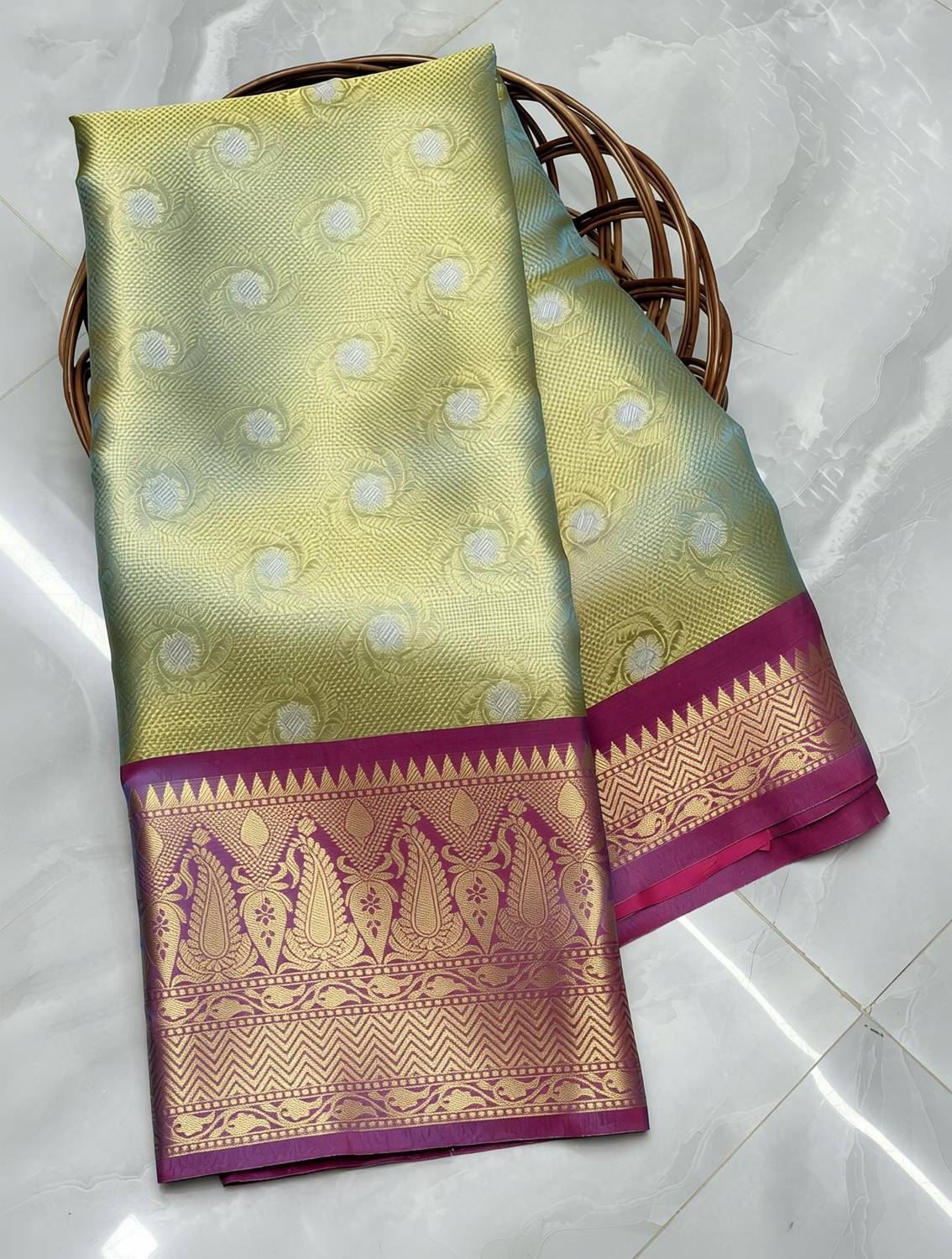 Akram Textiles Hub Woven Banarasi Tissue, Art Silk Saree