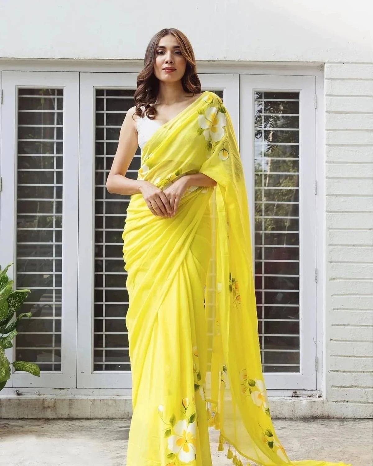 AMBALIKA Floral Print Bollywood Cotton Linen Saree