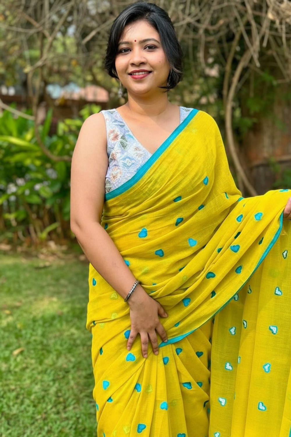 Image of HouseOfCommon Self Design, Woven Handloom Pure Cotton Saree