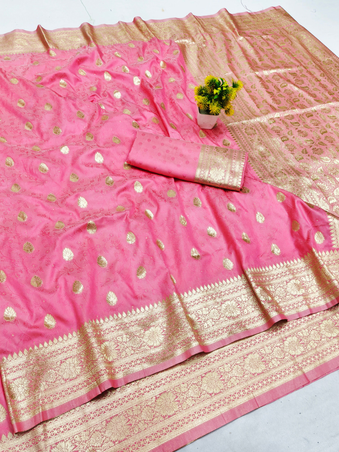 Image of Rugli Woven Banarasi Silk Blend, Art Silk Saree