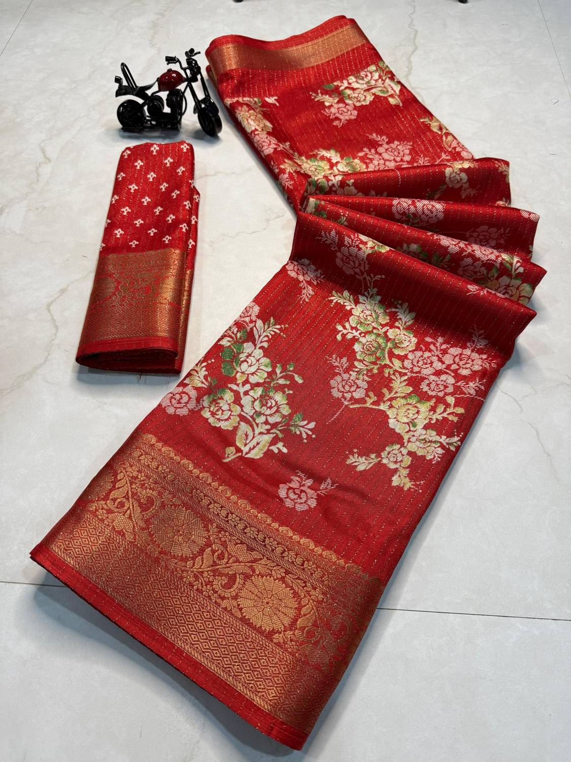 Chairupfashion Floral Print, Woven Daily Wear Art Silk Saree