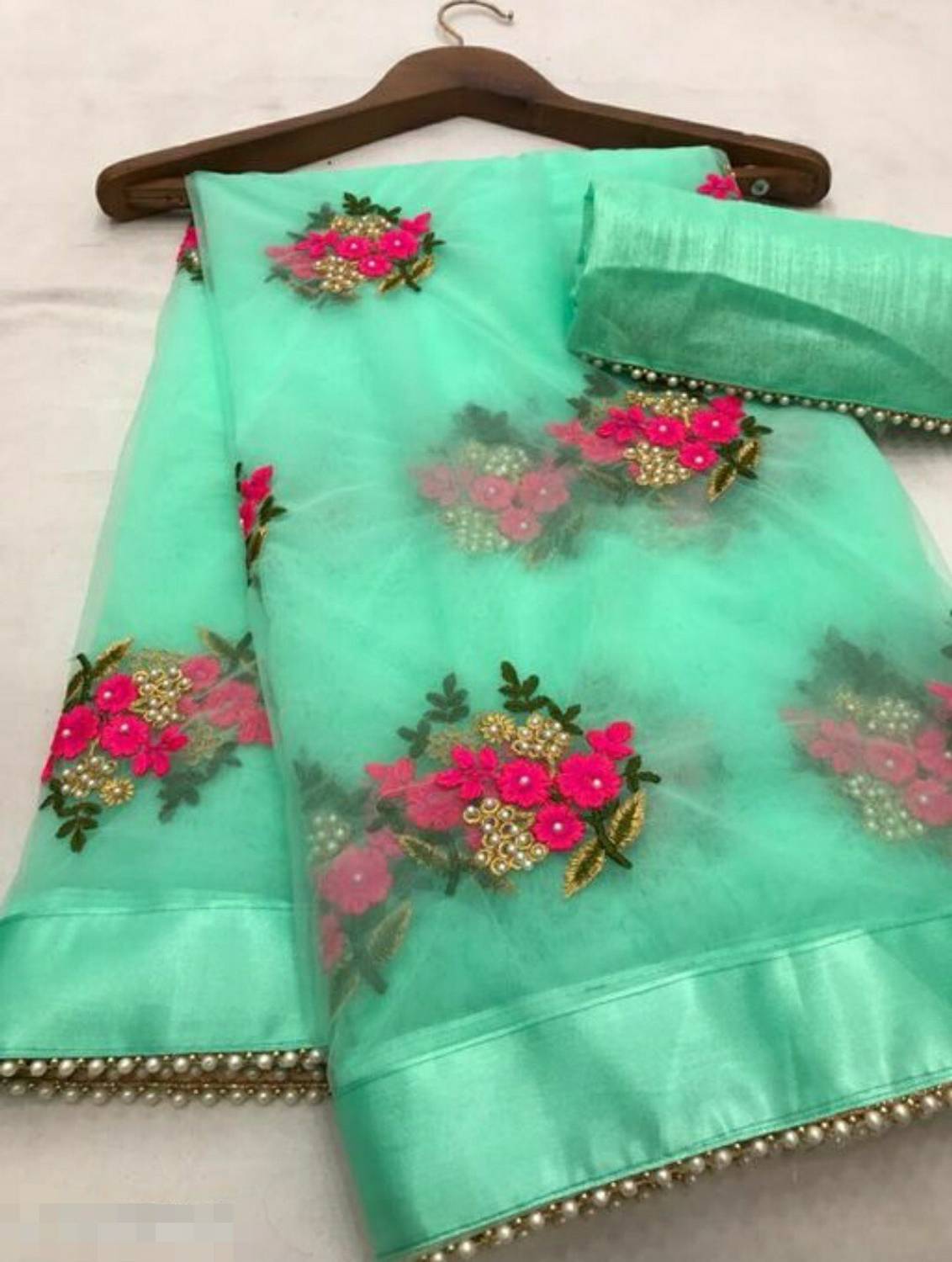 vallavi fashion Embroidered Bollywood Net Saree (Green)