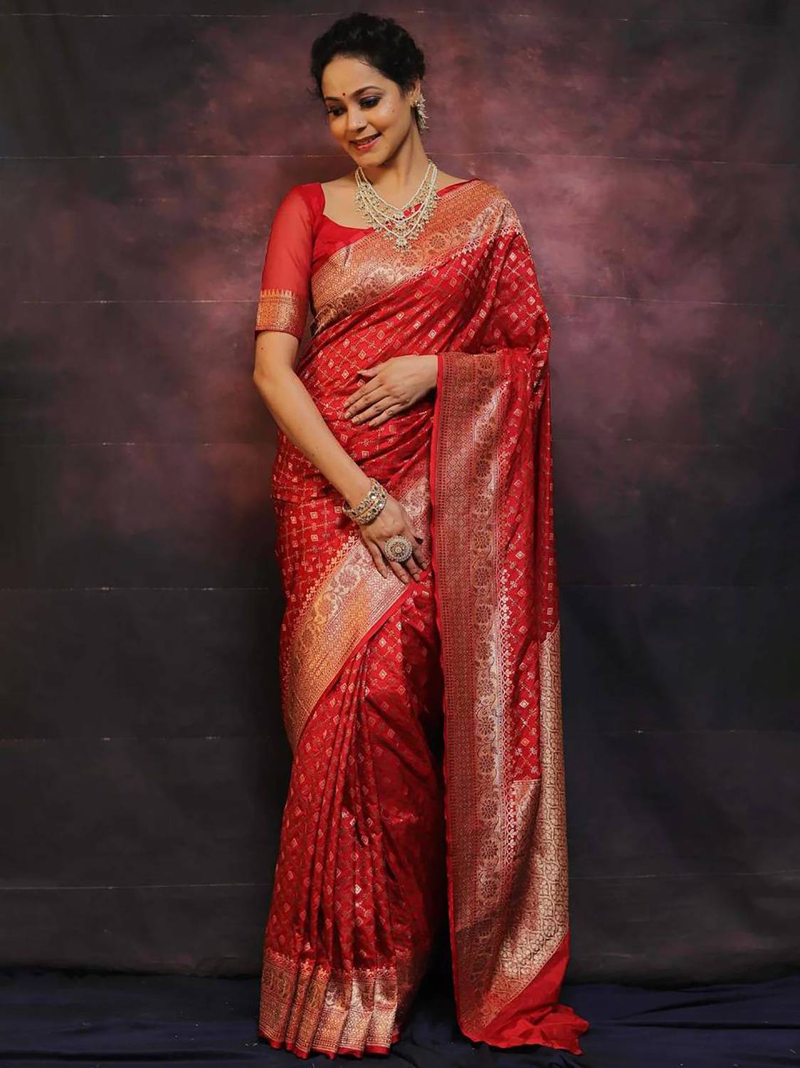 AMRUTKALA SAREES Woven Banarasi Silk Blend Saree (Red)