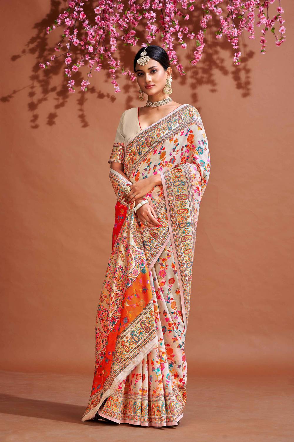 Tasrika Floral Print Kanjivaram Silk Blend Saree - Image 2