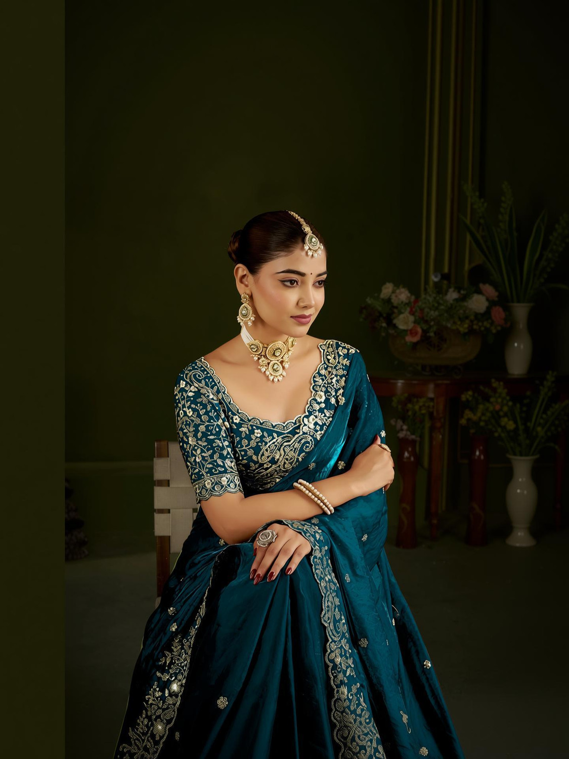 QVIDYA Embroidered, Embellished Bollywood Jimmy Jimmy, Organza Saree