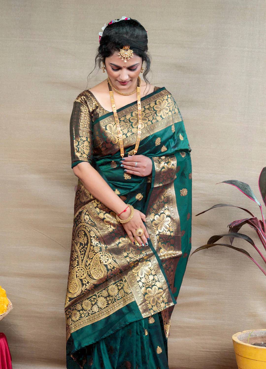 KanjiQueen Woven, Self Design Banarasi Silk Blend, Pure Silk Sare