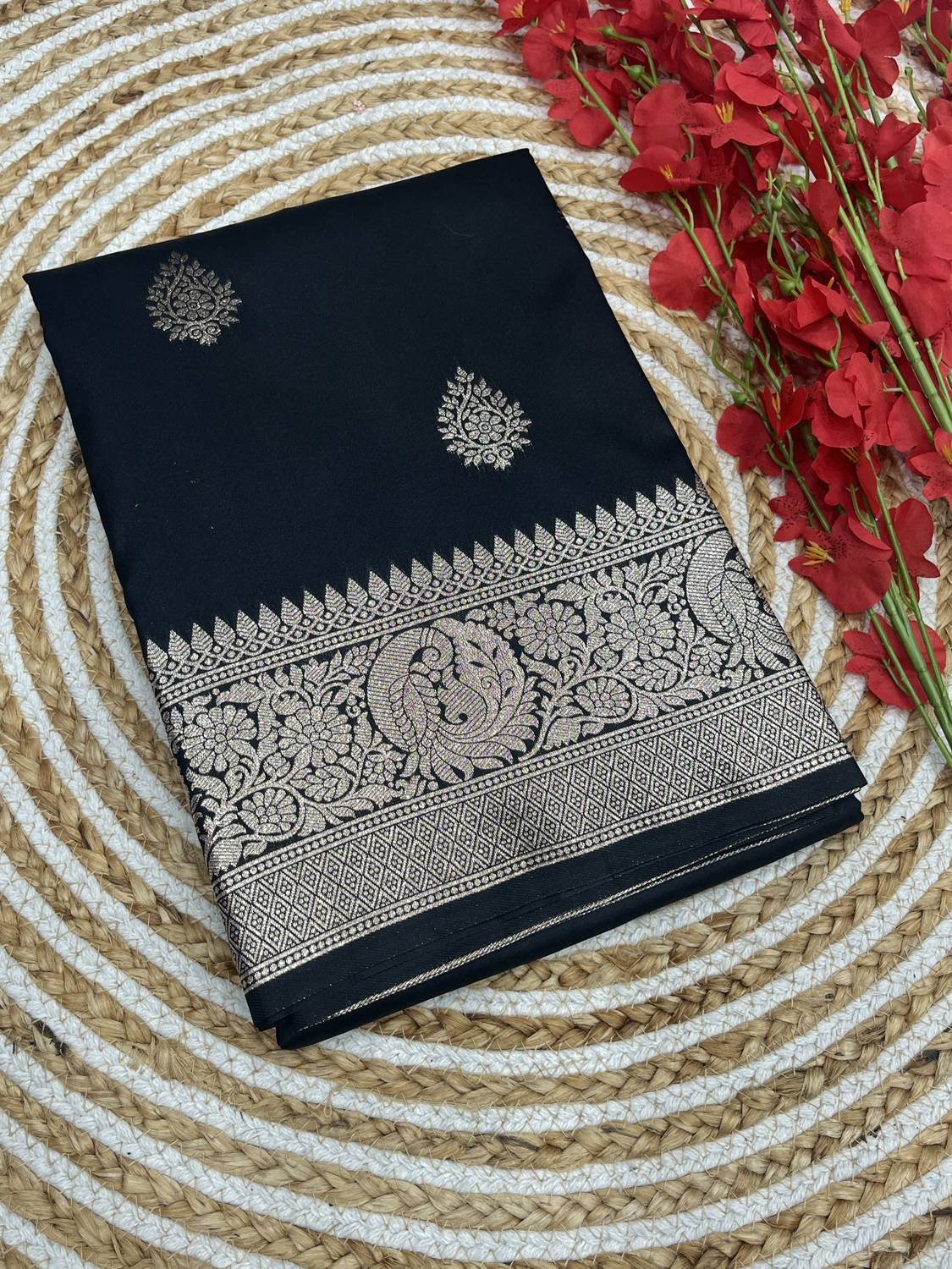 DRAVYA WOMEN Woven, Self Design Banarasi Jacquard, Pure Silk Sare