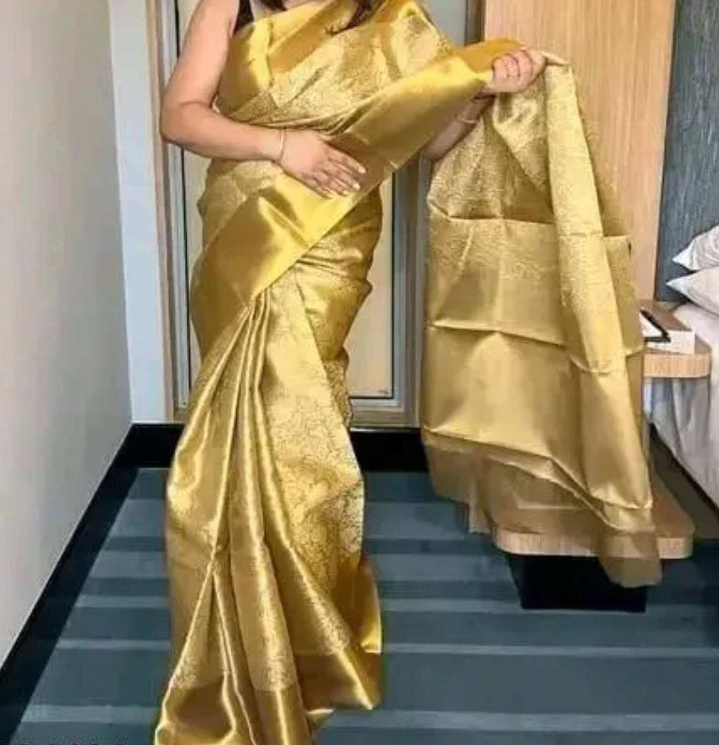 Akram Textiles Hub Woven Banarasi Tissue Saree
