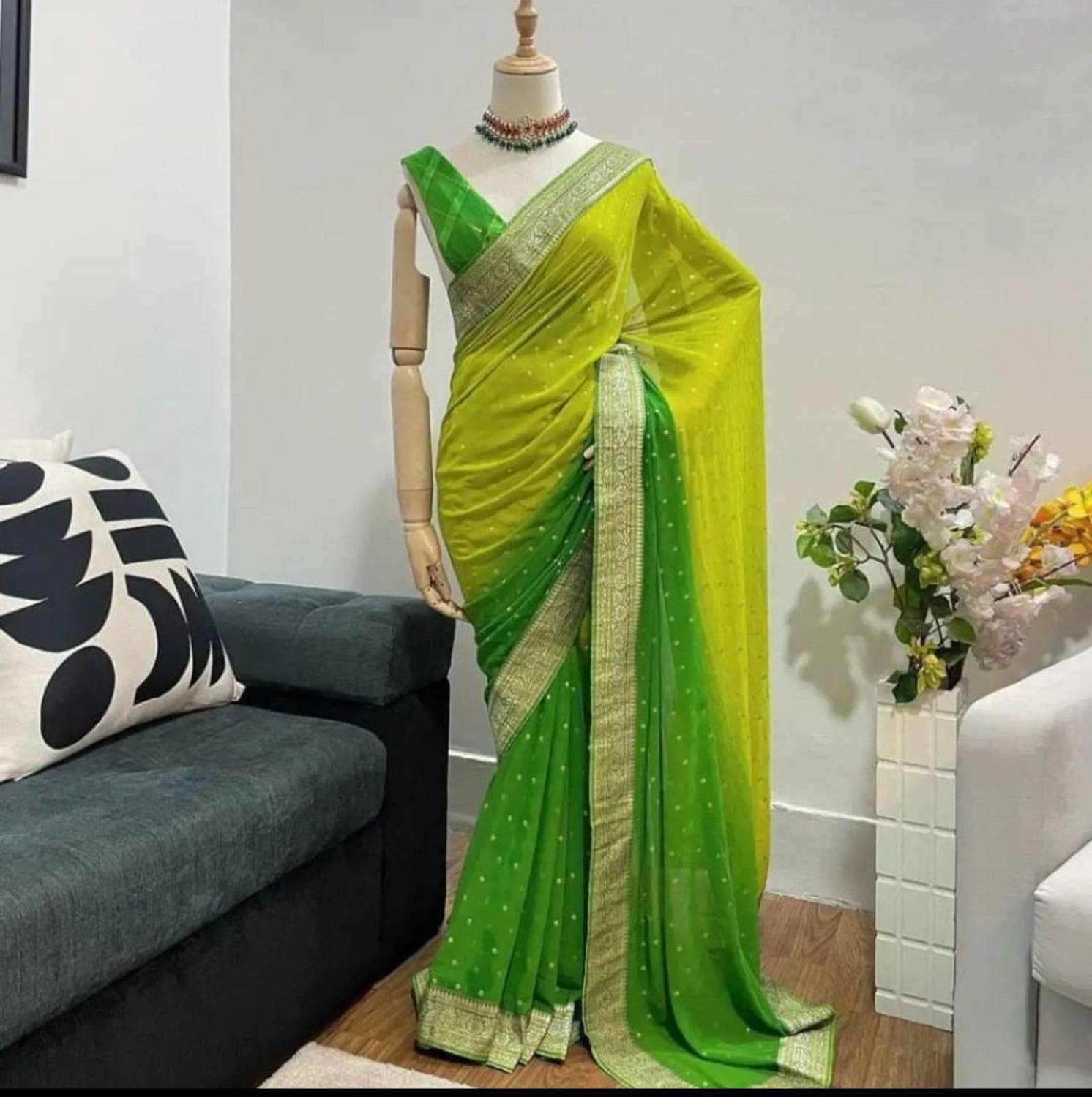 WELLBREAD Self Design, Woven Bollywood Georgette Saree