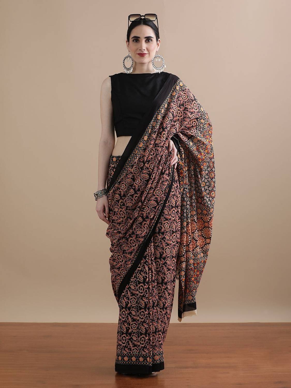 SUNDREESAREE Blocked Printed, Color Block, Floral Print, Printed Ikkat Pure Cotton Saree