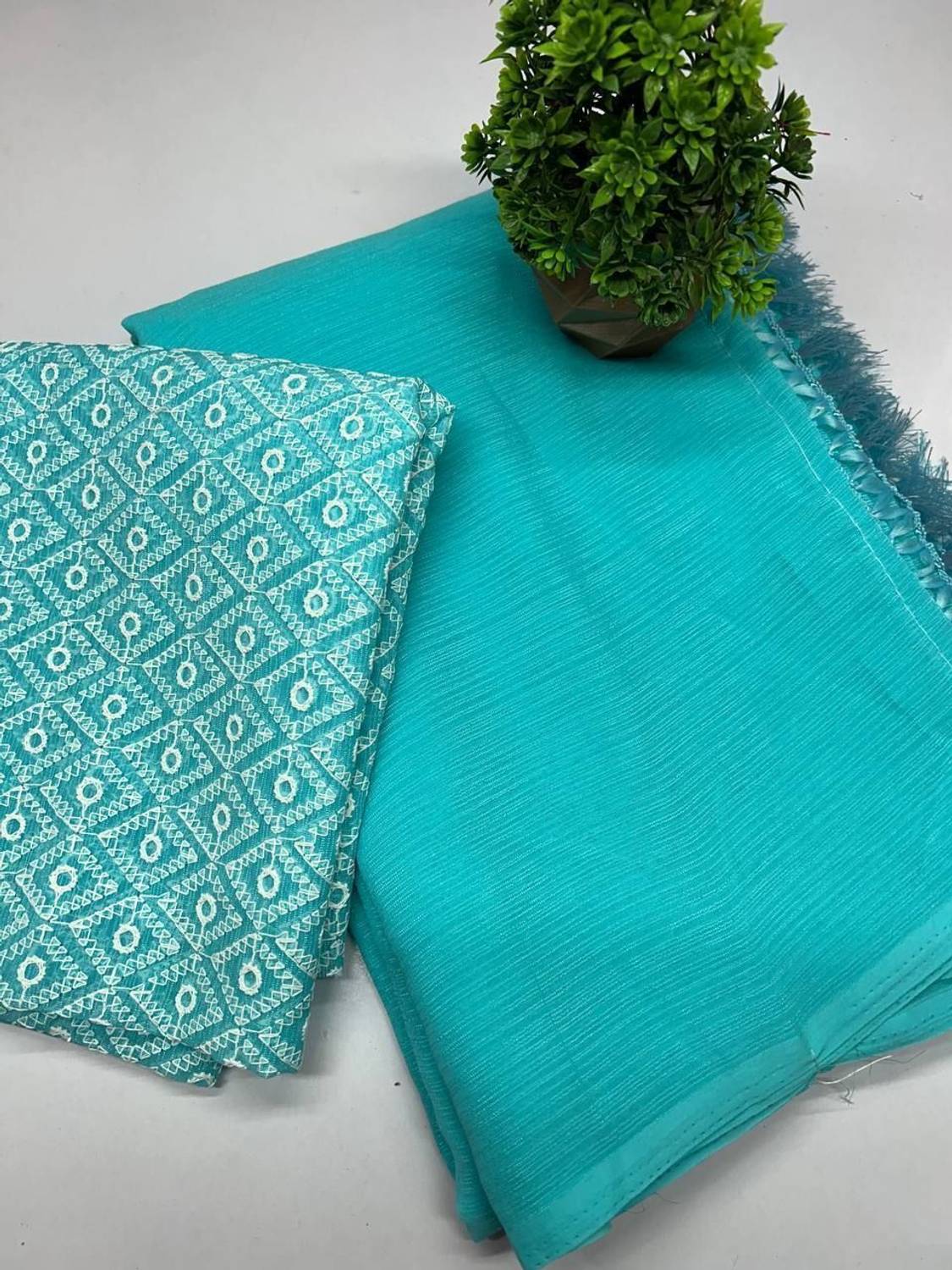 Bhavna Fashion Solid/Plain Bollywood Chiffon Saree