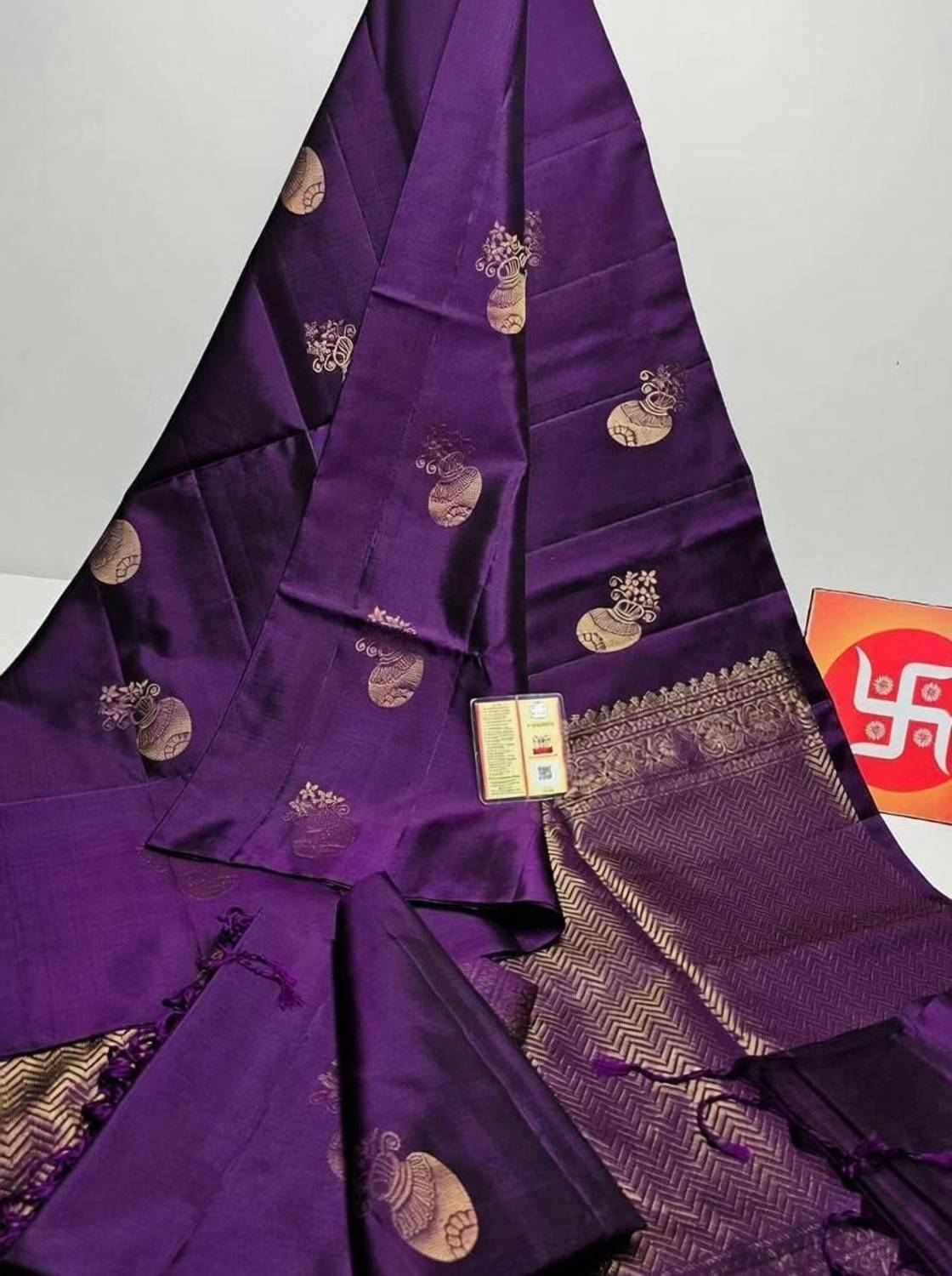 AVANTIKA FASHION Woven, Self Design, Temple Border Banarasi Pure Silk, Art Silk Saree