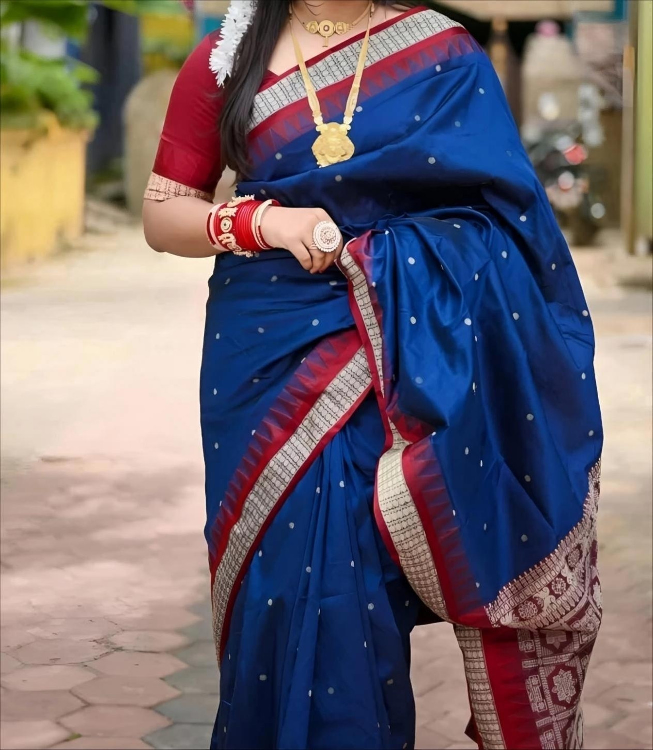 Image of Afronza Temple Border, Embellished, Woven, Geometric Print, Self Design Sambalpuri Handloom Cotton Linen, Art Silk Saree