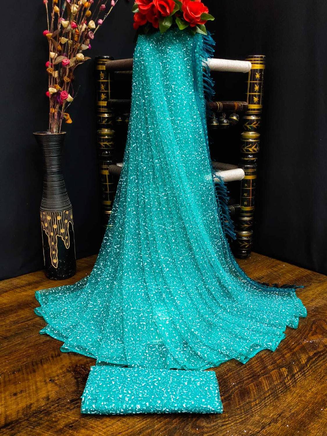 JPBANNA Self Design Daily Wear Net Saree (Green)