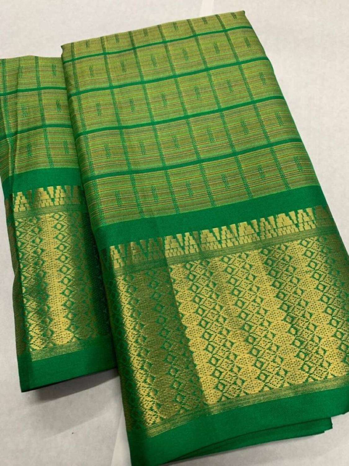 Binay textile Solid/Plain Handloom Pure Cotton Saree